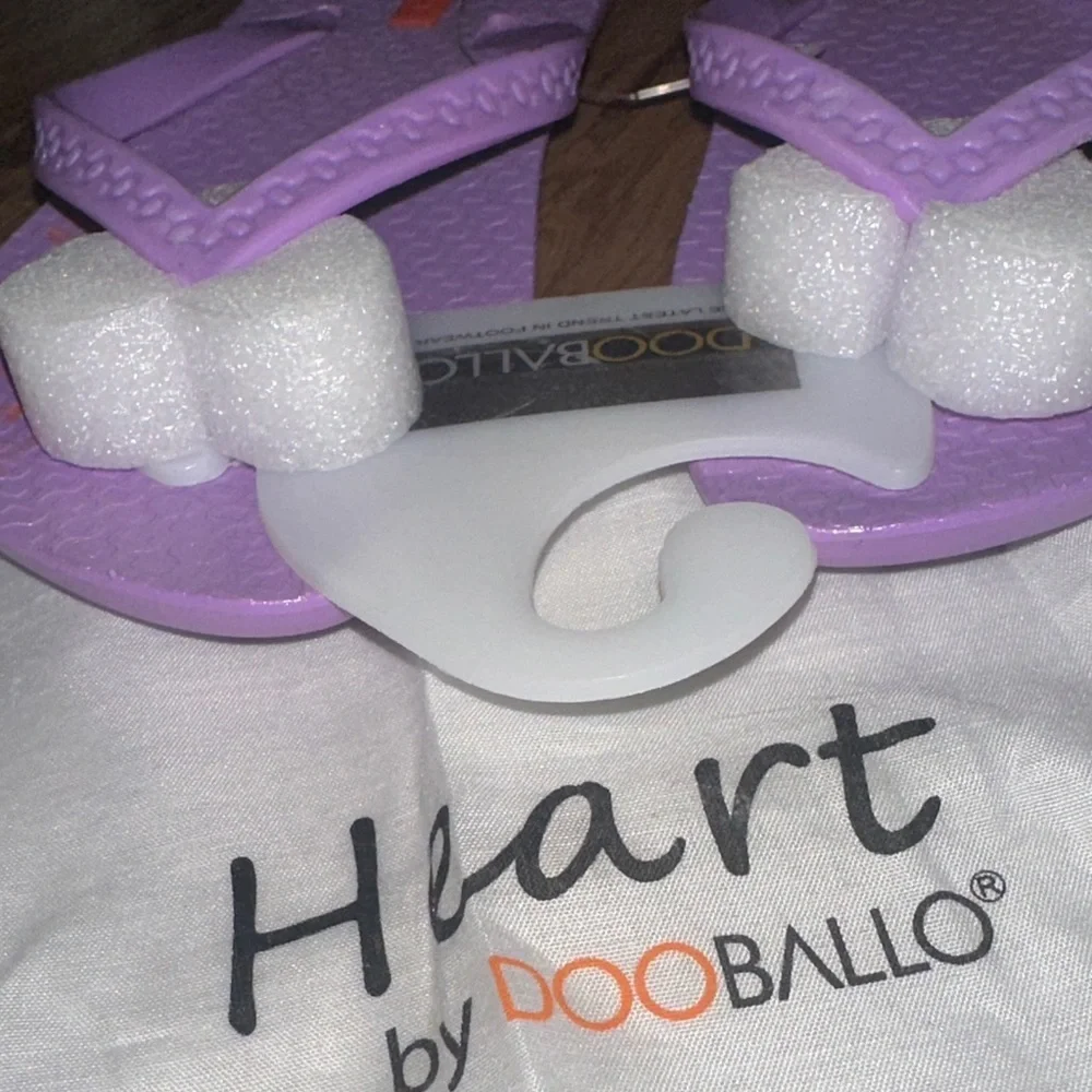 NEW Heart by DooBallo Lilac Flip Flops with Dust Bag size 11